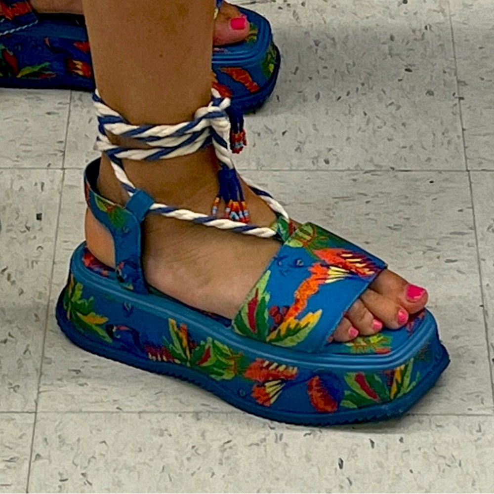 ❤️❤️Farm Rio beautiful sandals. Like new! Use one time ( too big for me)